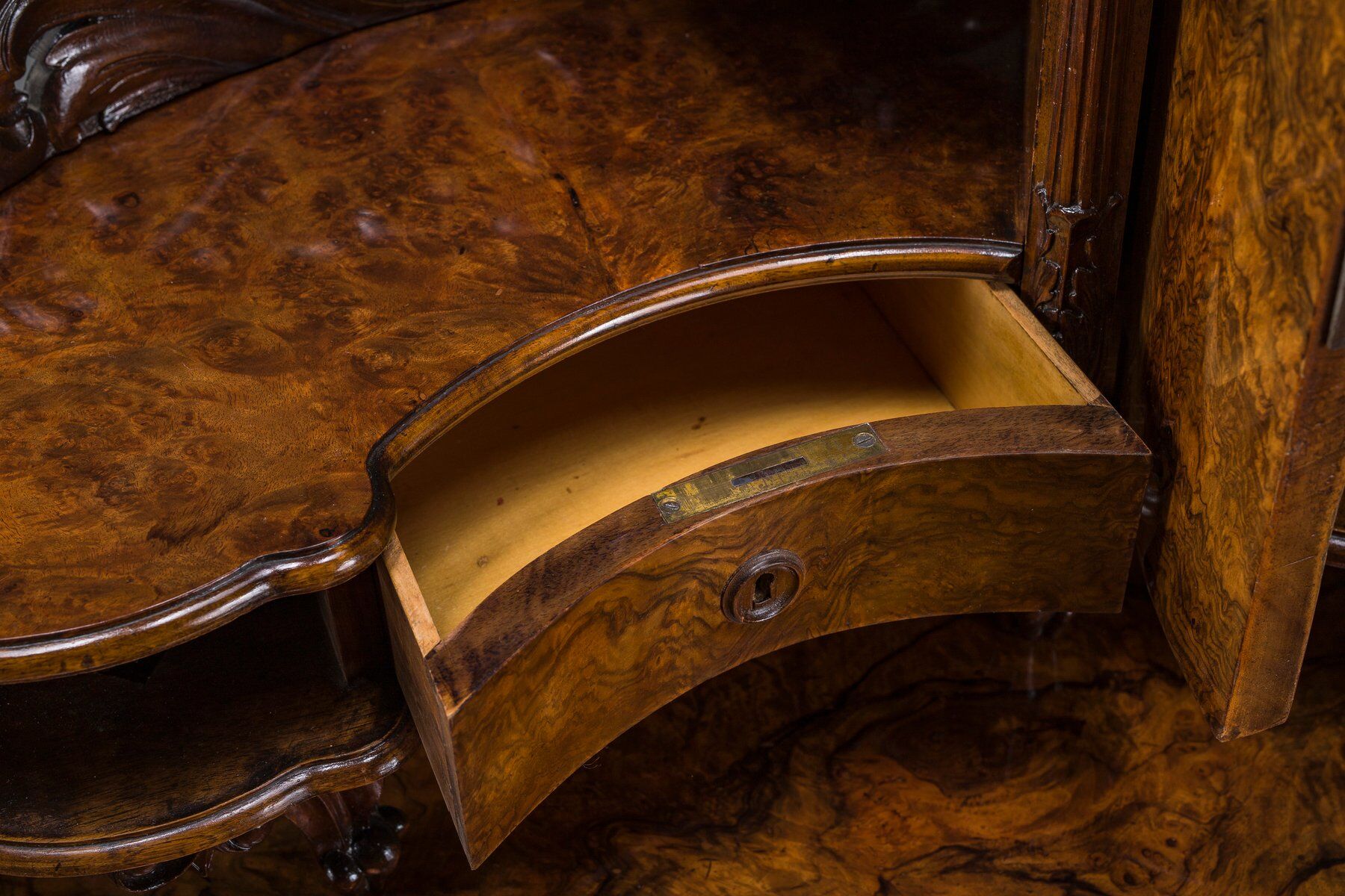 Coiffeuse en noyer Louis Philippe antique, 1860