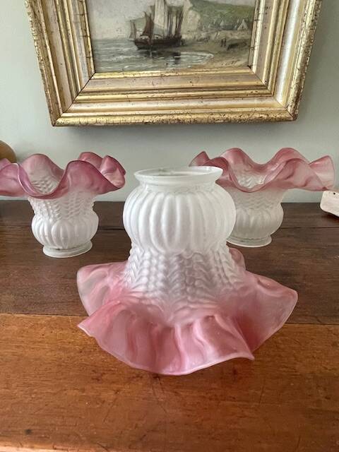 Lot de 3 tulipes en verre dépoli anciennes