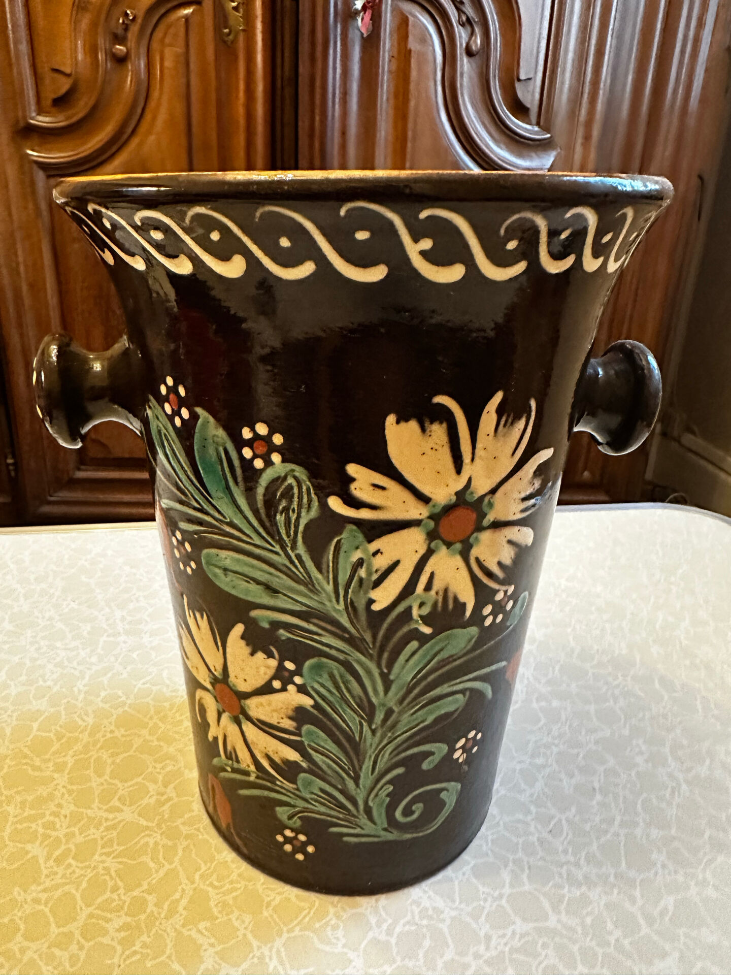 Antique white wine cooler in glazed ceramic – flora decoration