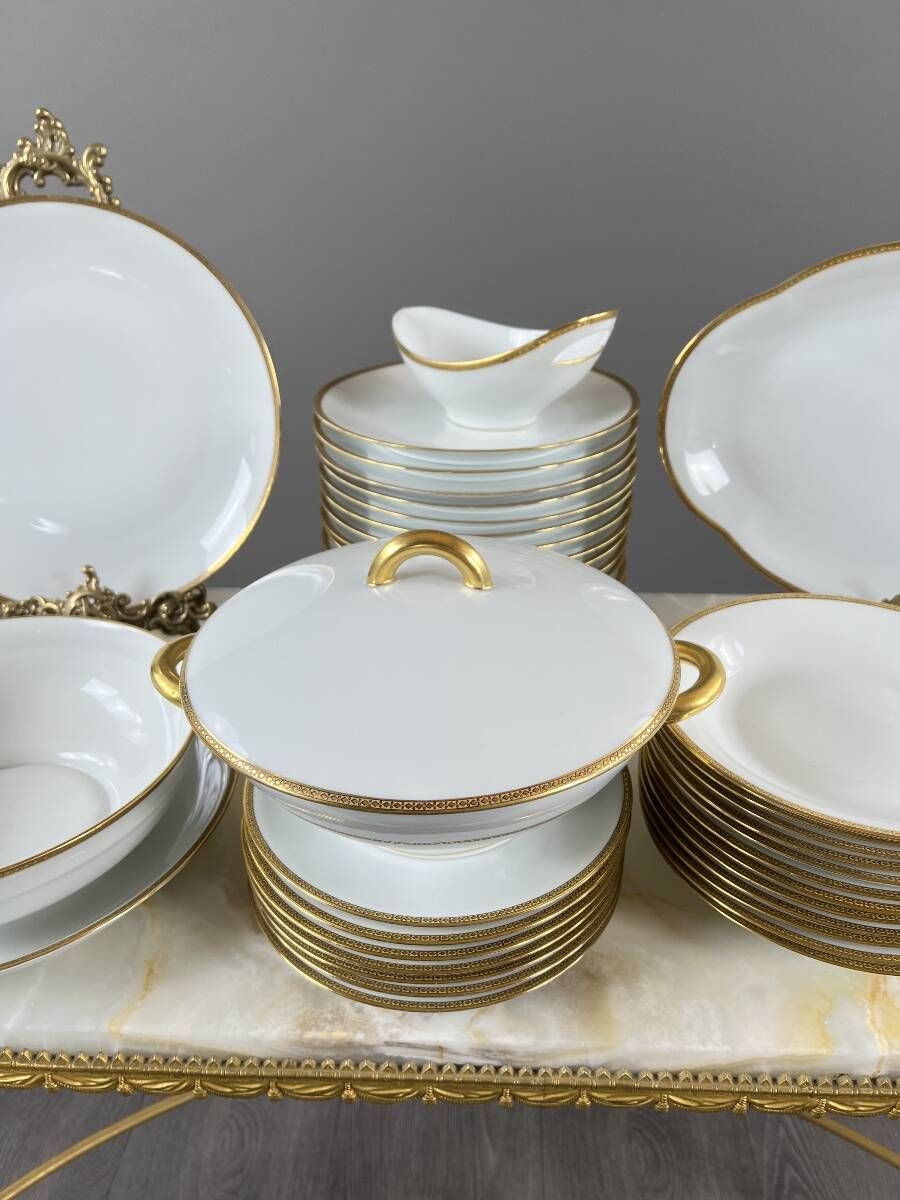 45-piece table service in Limoges porcelain, 20th century