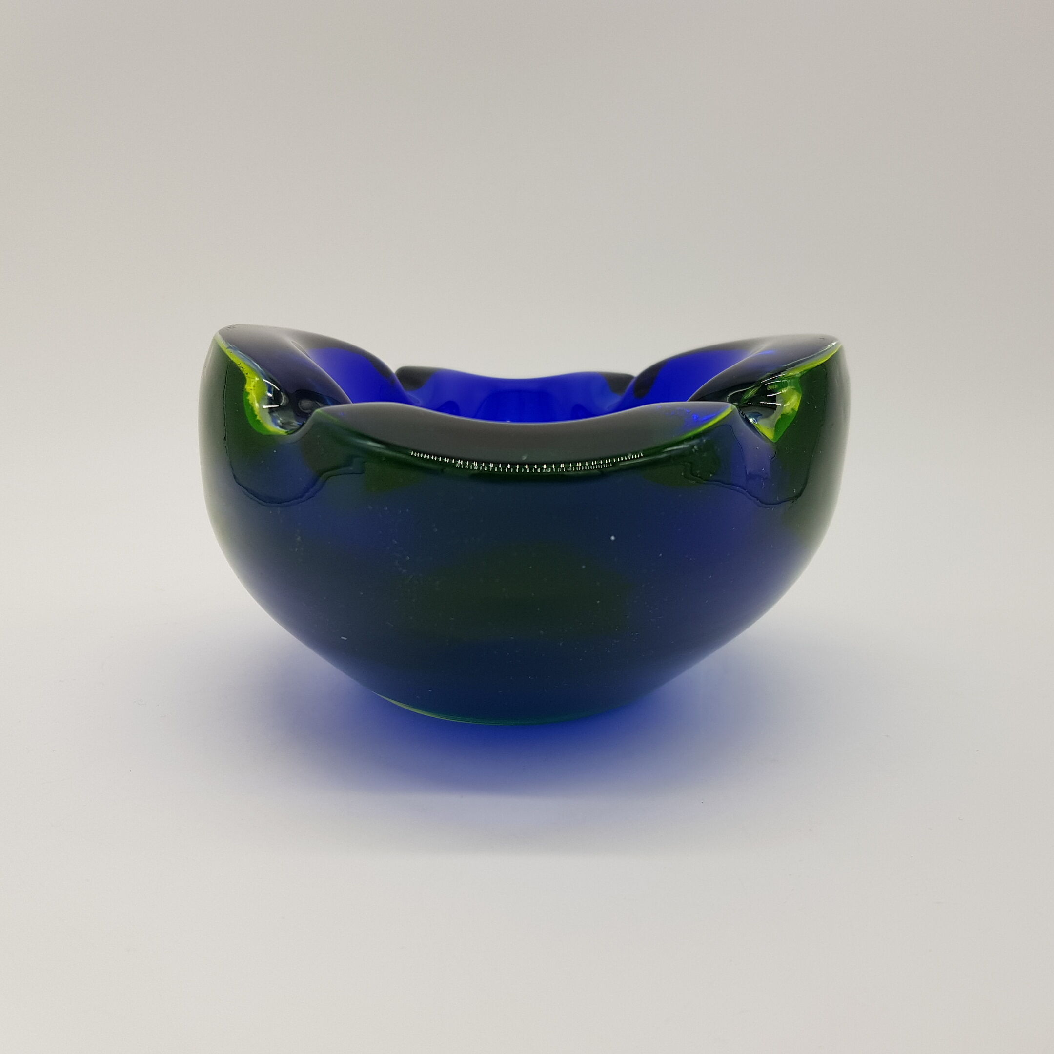 Empty ashtray geode pocket blue Sommerso
