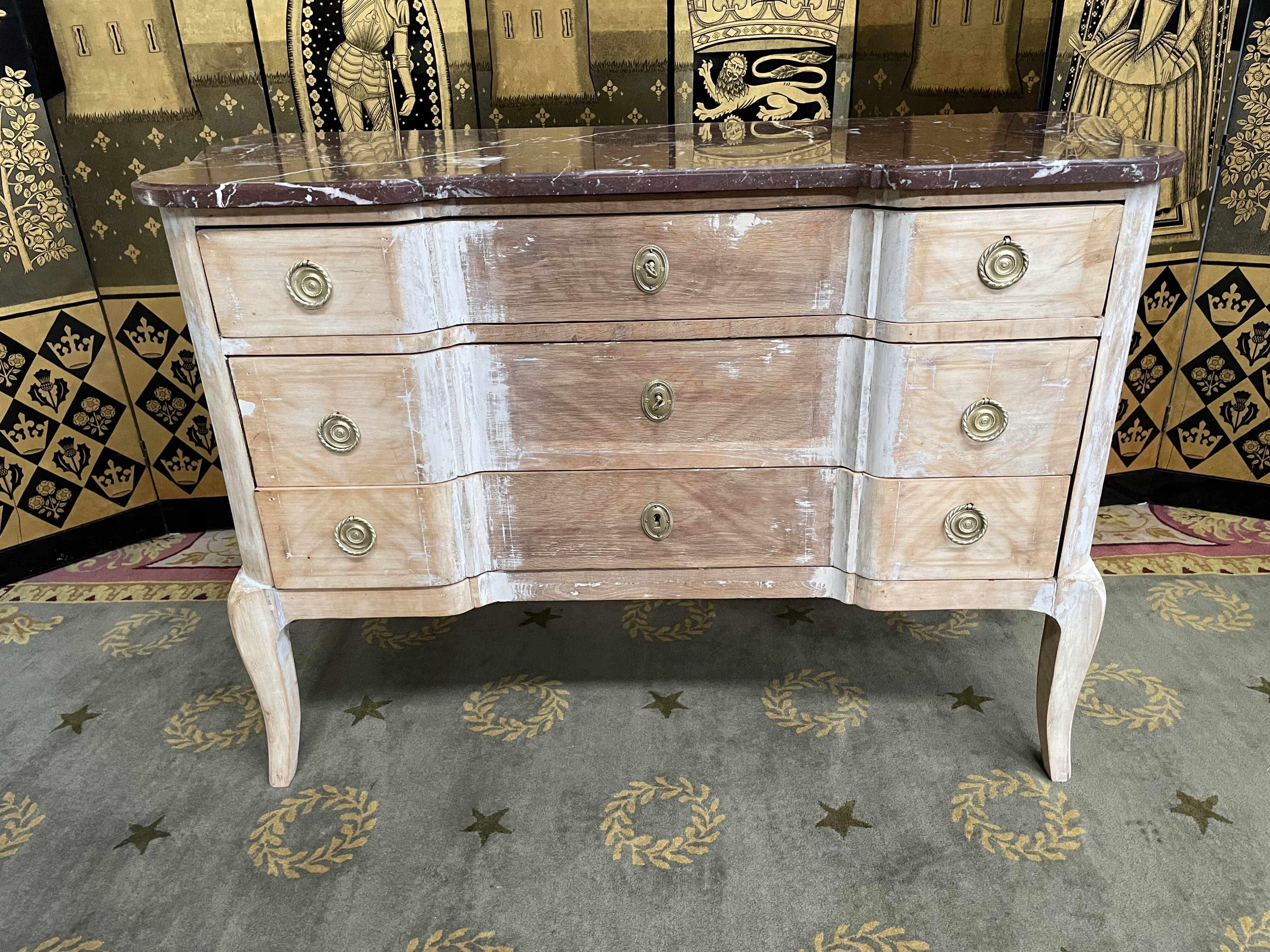 Raw dresser Louis XV style