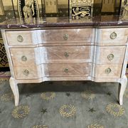 Raw dresser Louis XV style