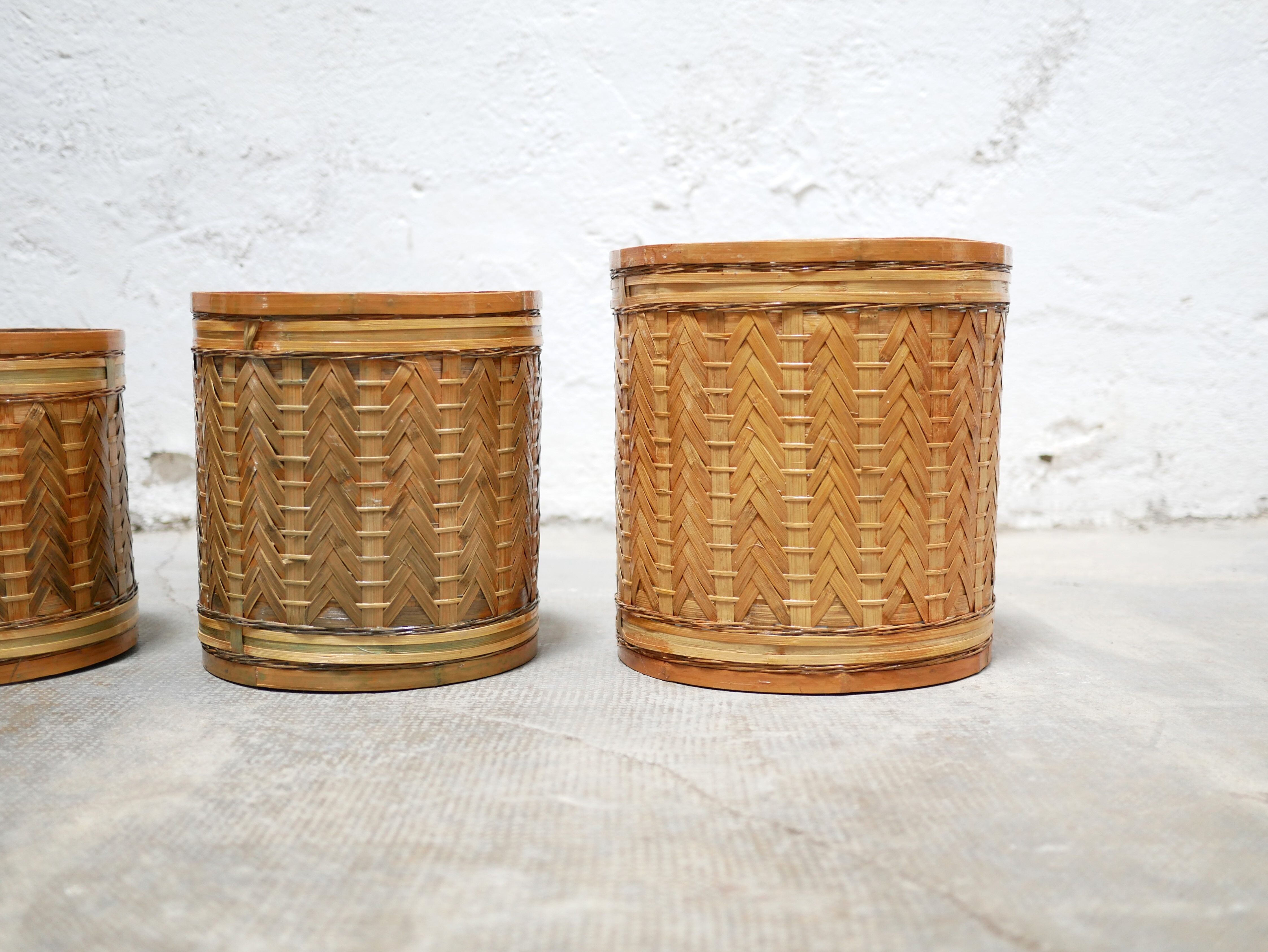 Série de 4 cache-pots corbeilles vintage en rotin