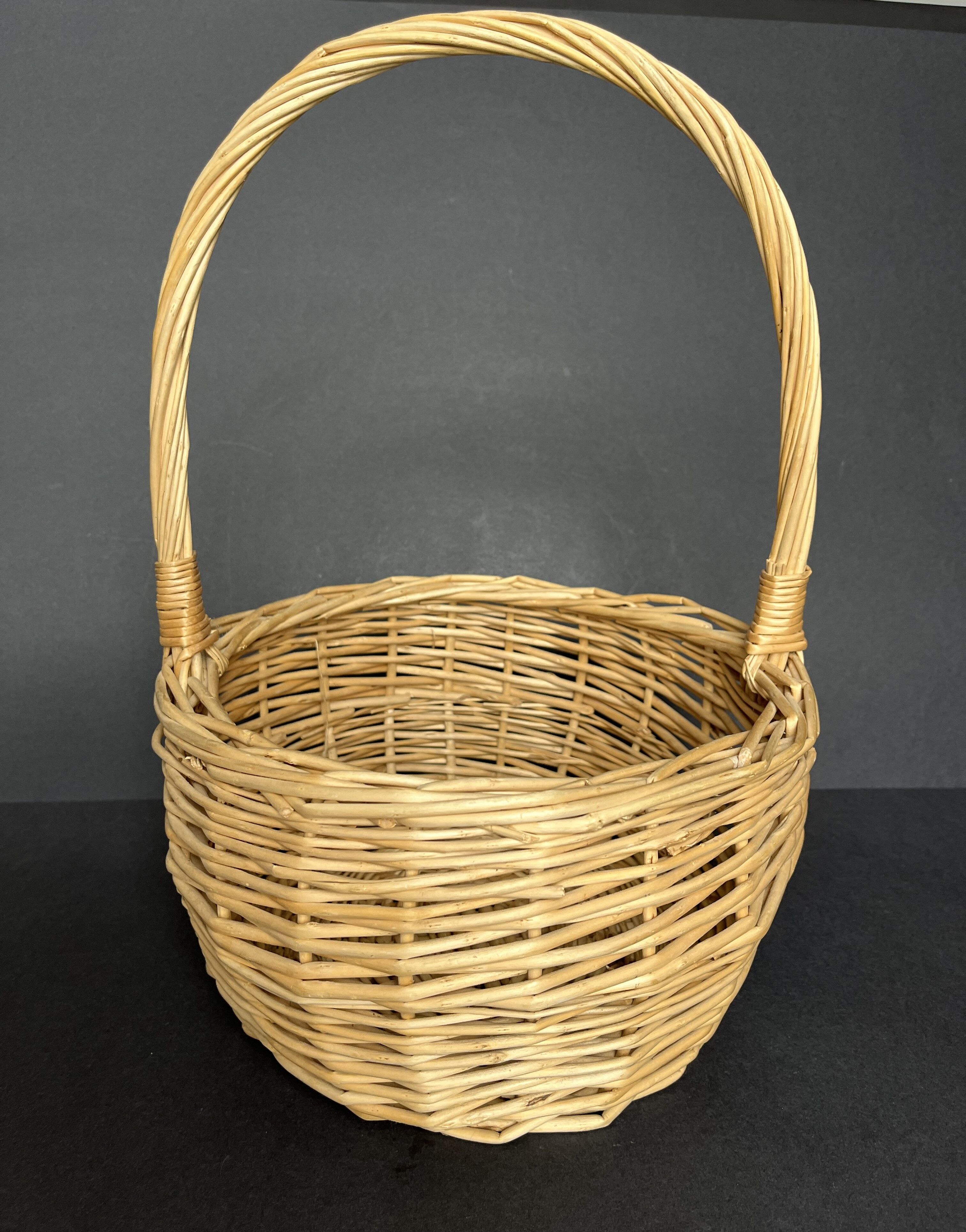 Round wicker basket