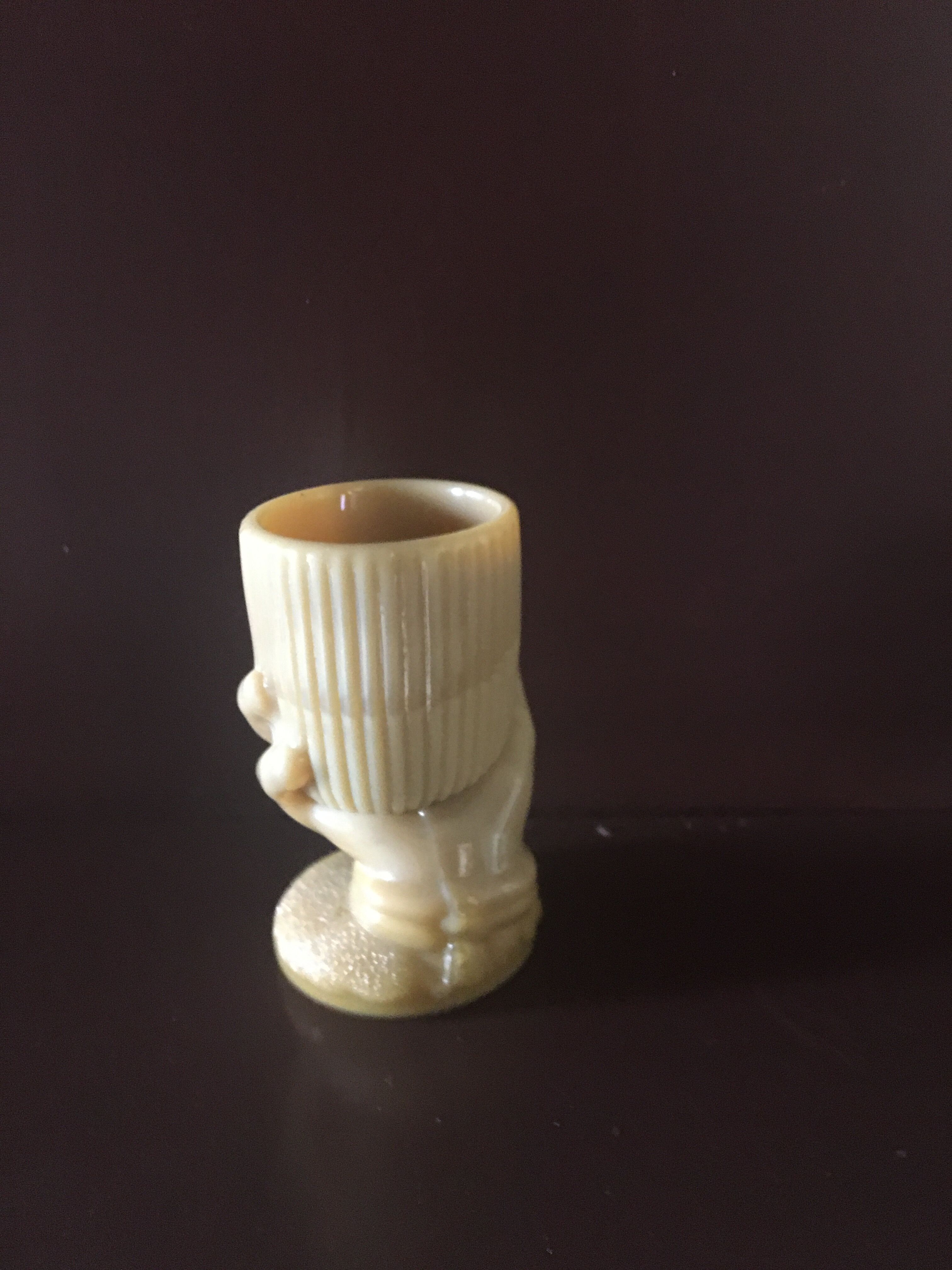 Hand vase in opaline