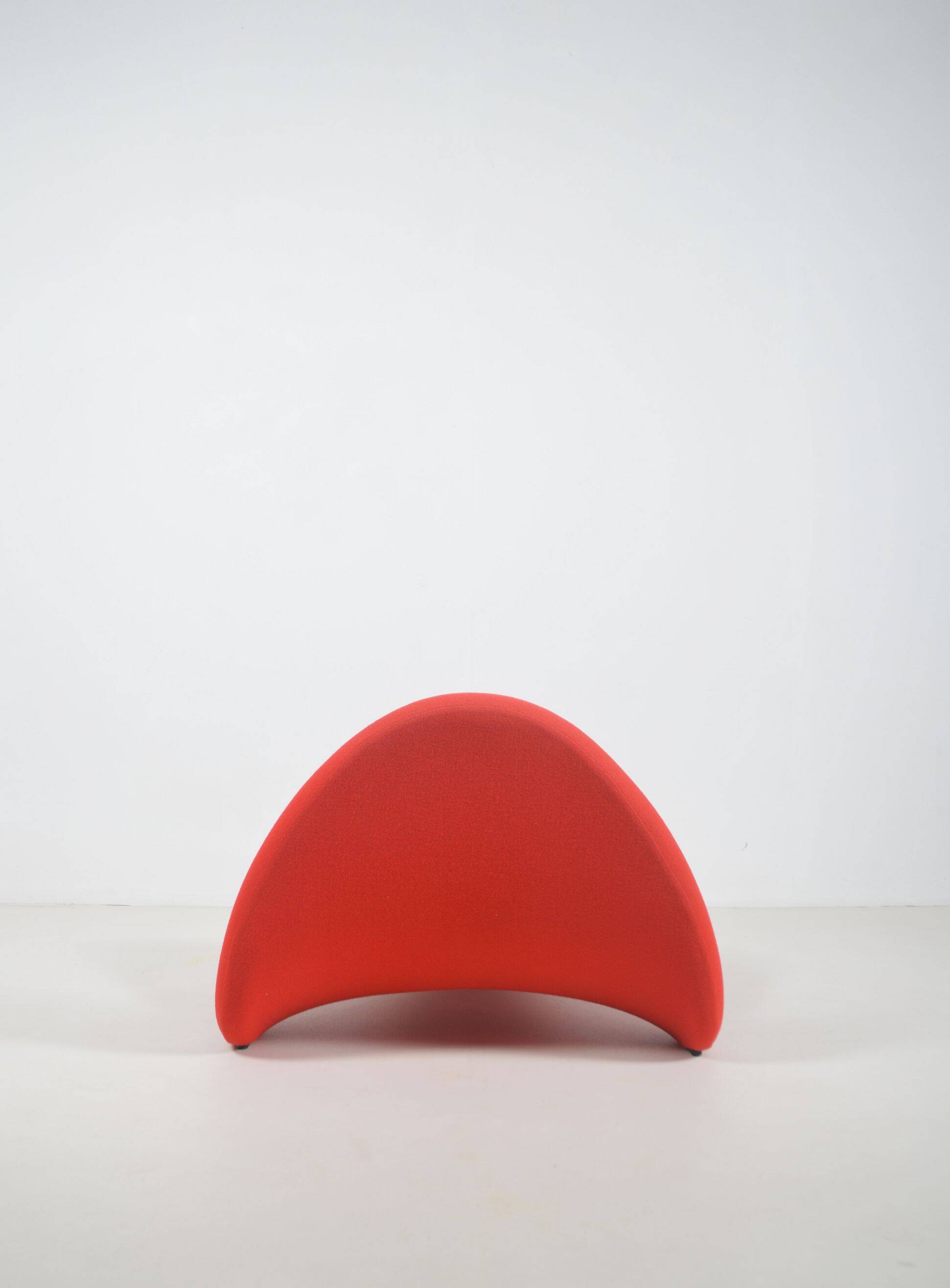 Red F577 Tongue designed by Pierre Paulin for Artifort
