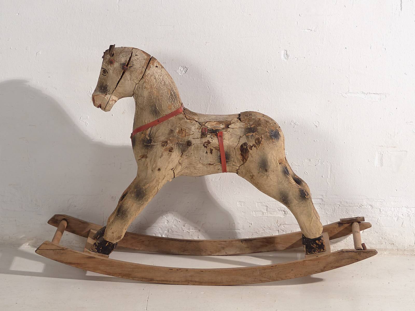 Cheval à bascule ancien (France, vers 1920)