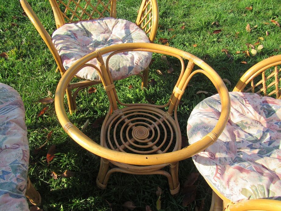 Garden set in rattan year 80s
