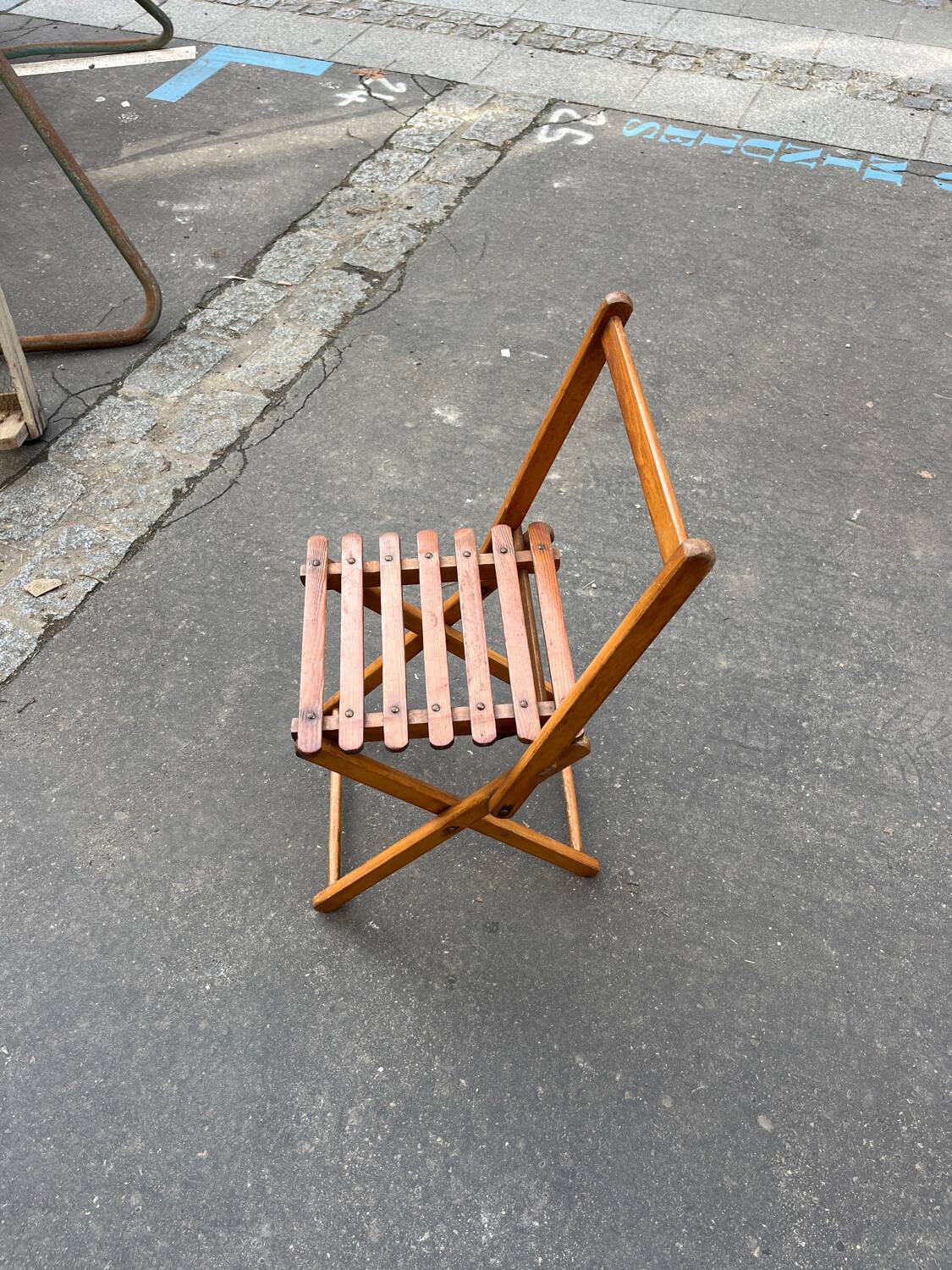 Children's folding chair