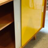 Buffet U 452 jaune par Jiri Jiroutek pour Interier Praha 1960