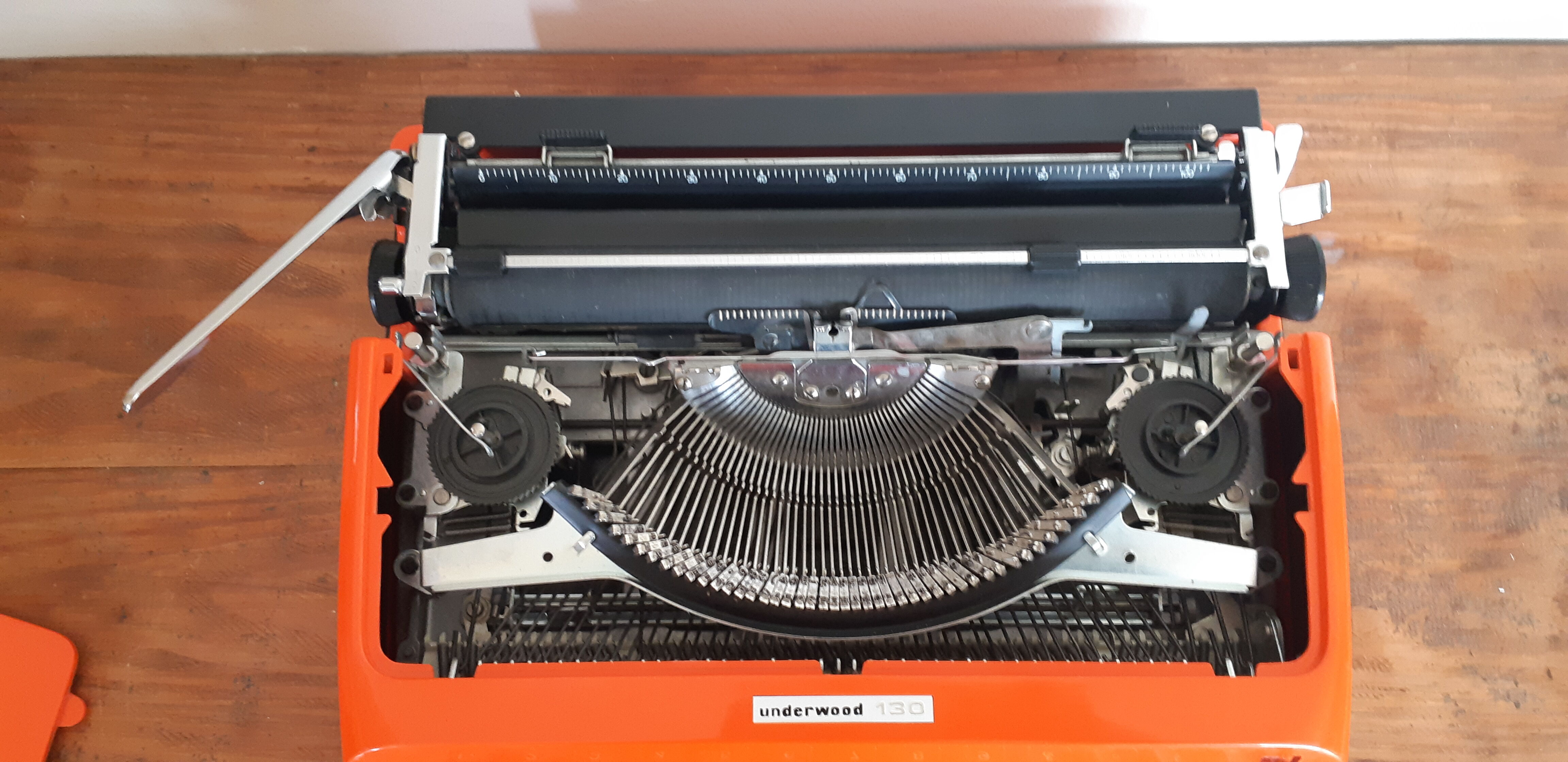 Portable typewriter, functional, Underwood 130, red