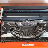 Portable typewriter, functional, Underwood 130, red