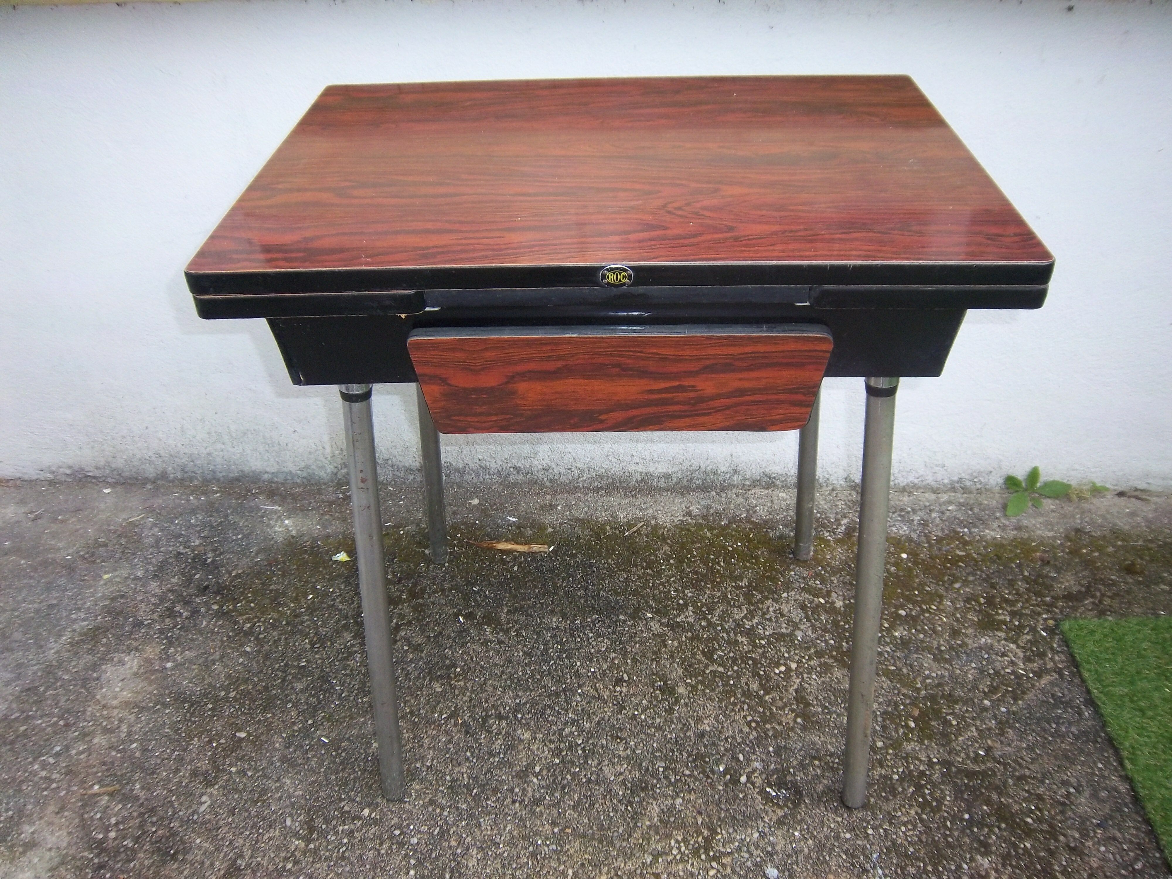 Table de cuisine ROC avec rallonges et tiroir en formica marron | Selency