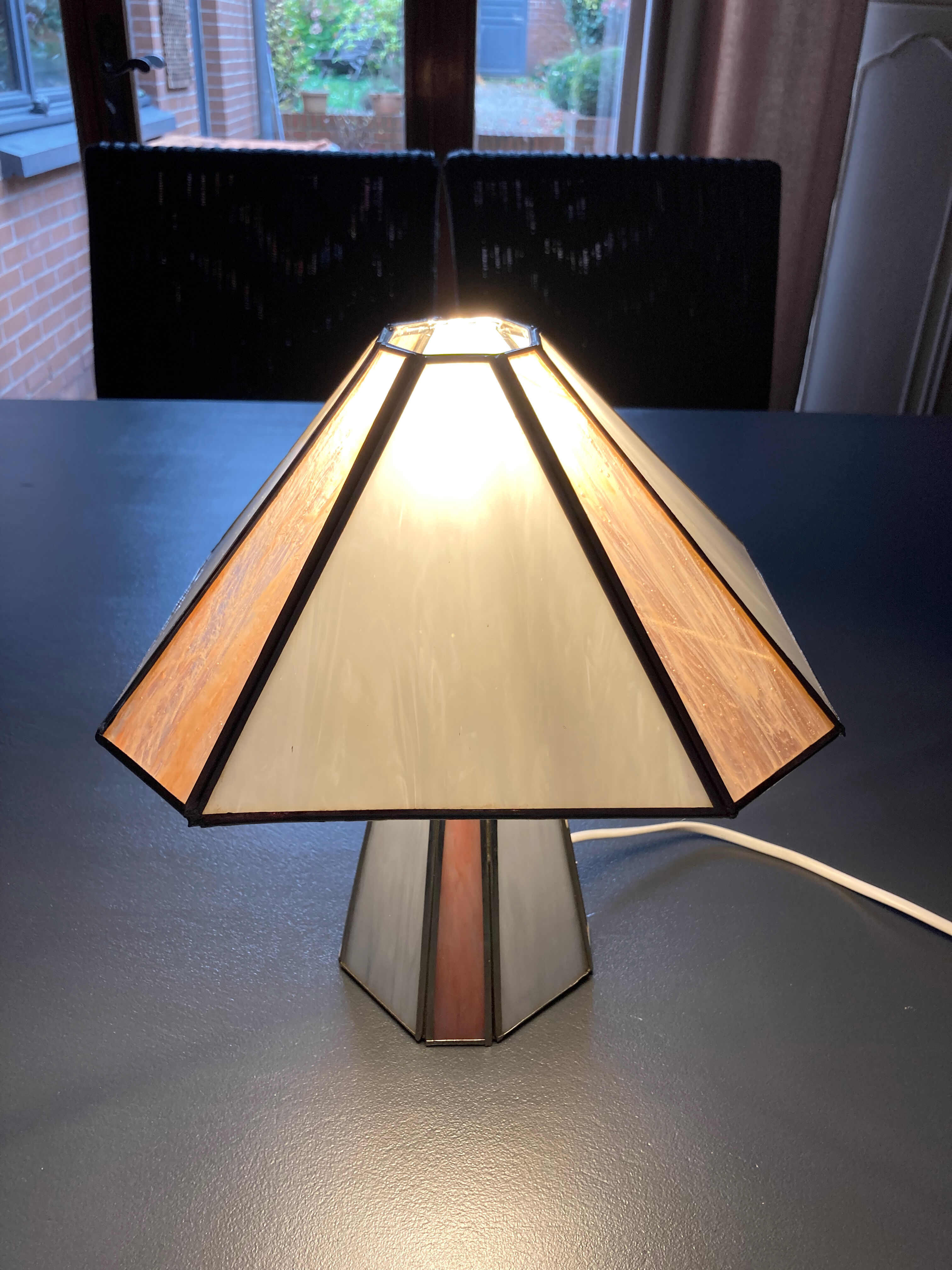 Table lamp in opalescent and partitioned glass paste