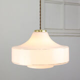 Suspension italienne en verre blanc et laiton du milieu du siècle