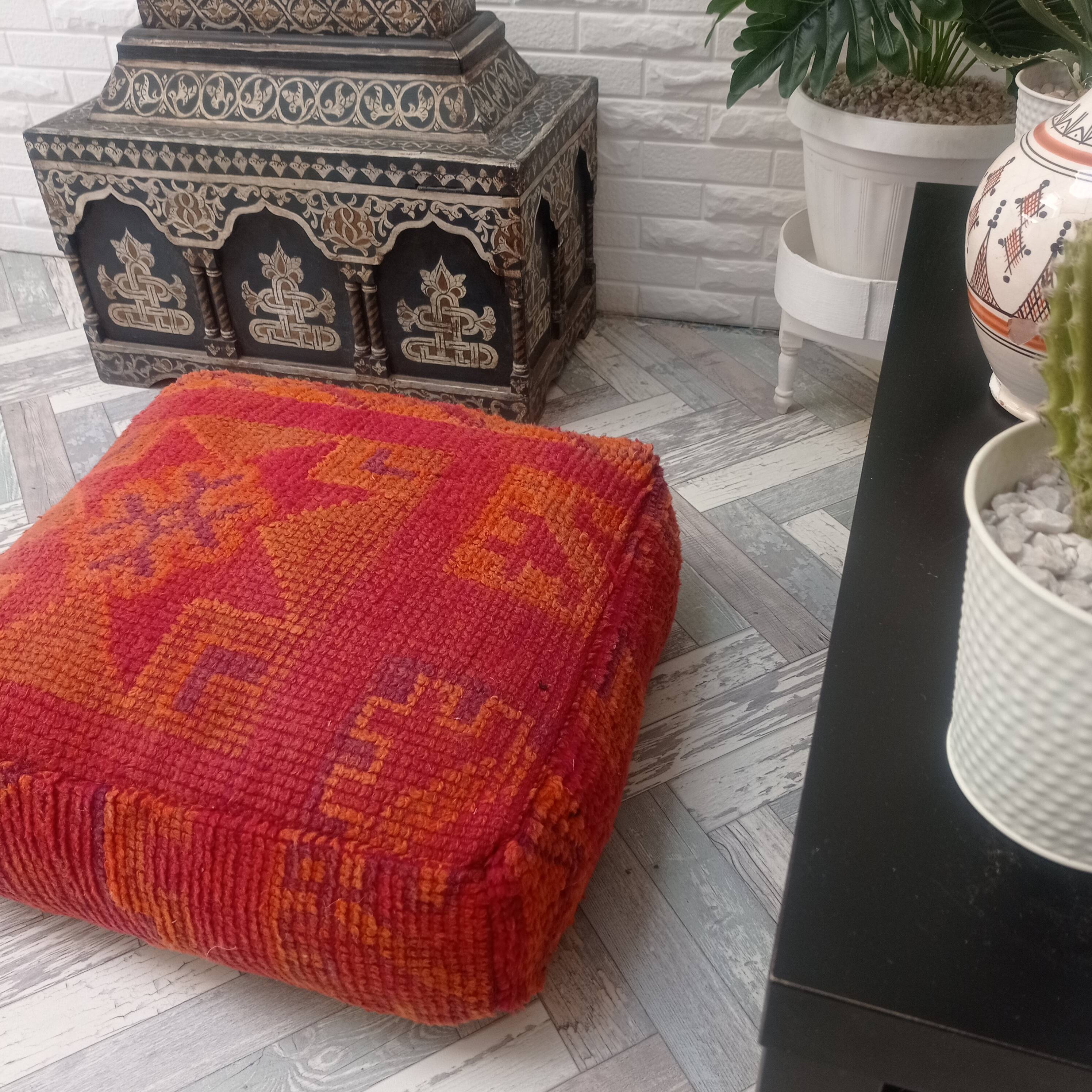 Handmade Berber pouf in wool 60 X 60 X 20 CM