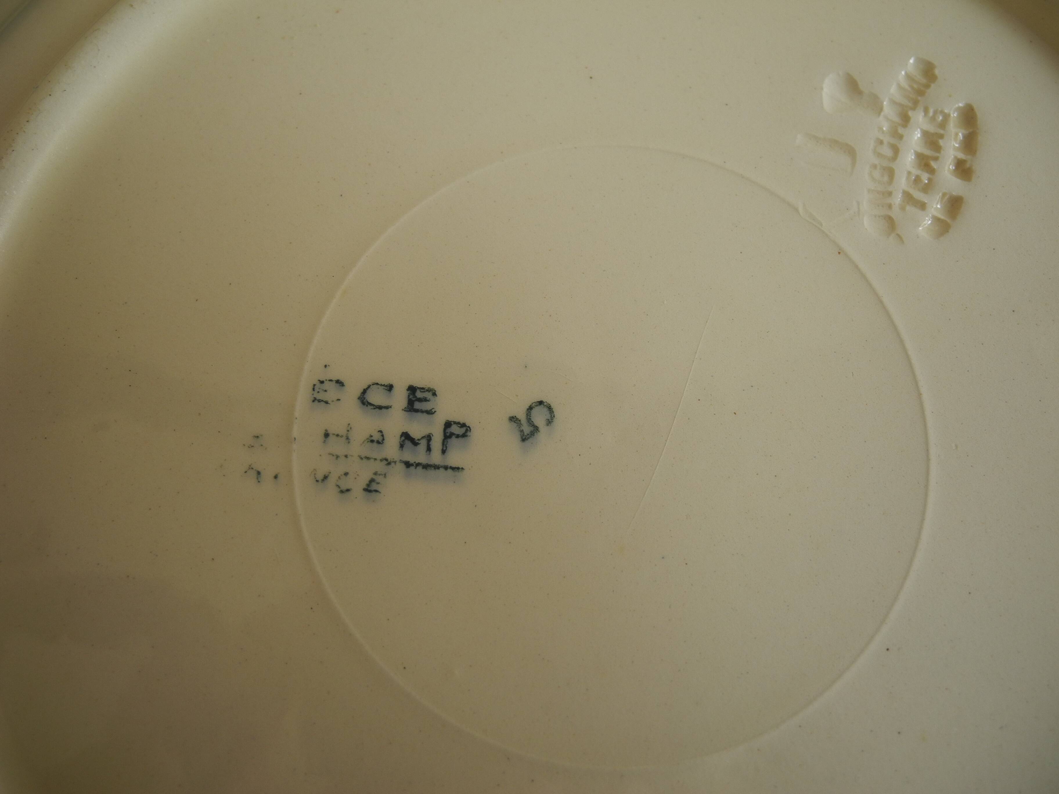 Set of 2 Terre Fer Longchamp Lutèce antique French plates