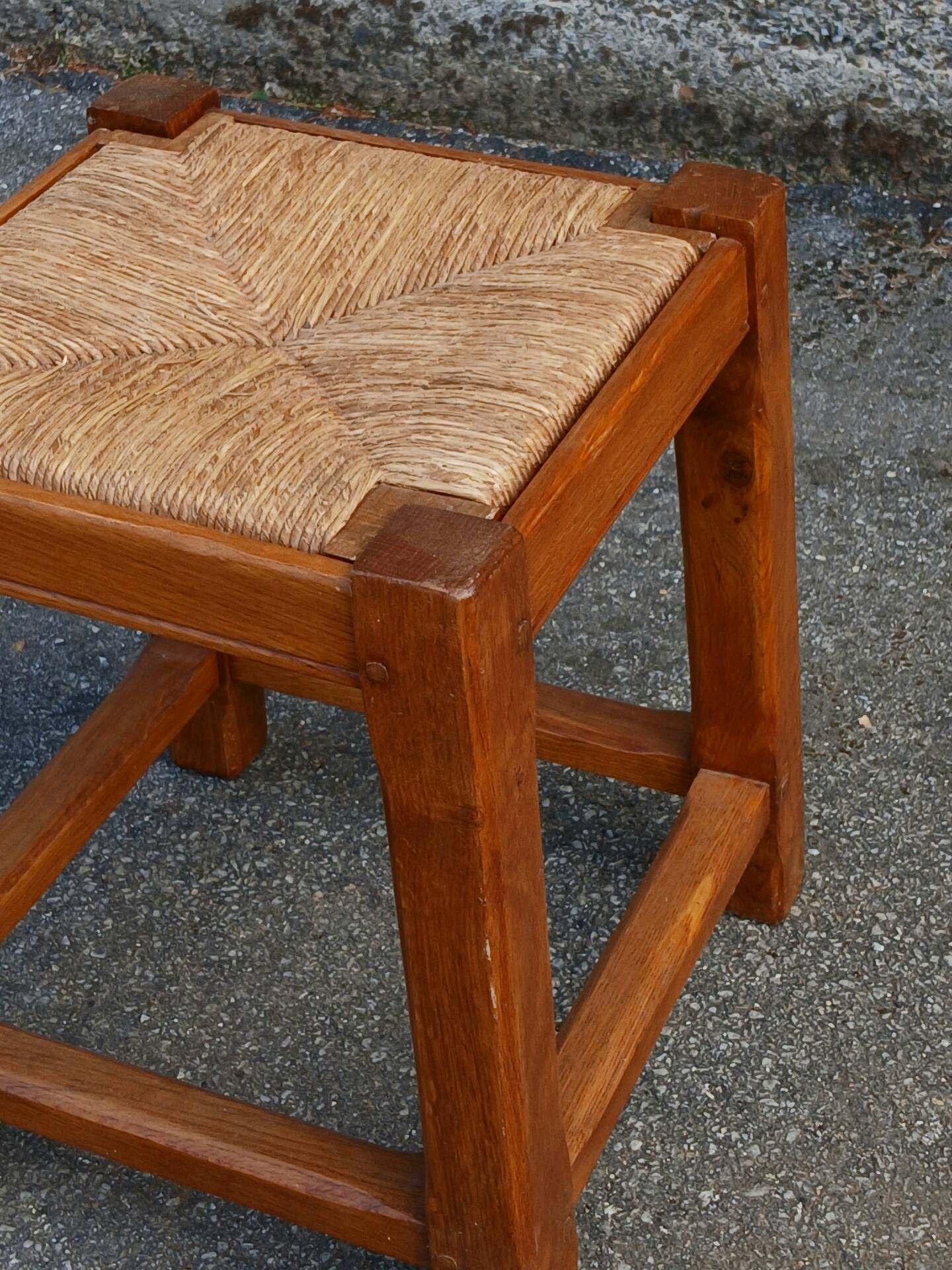Tabouret paillé en chêne