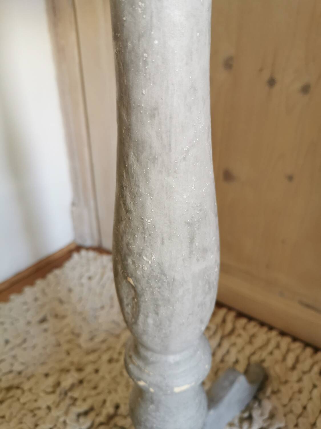 Shabby chic pedestal table