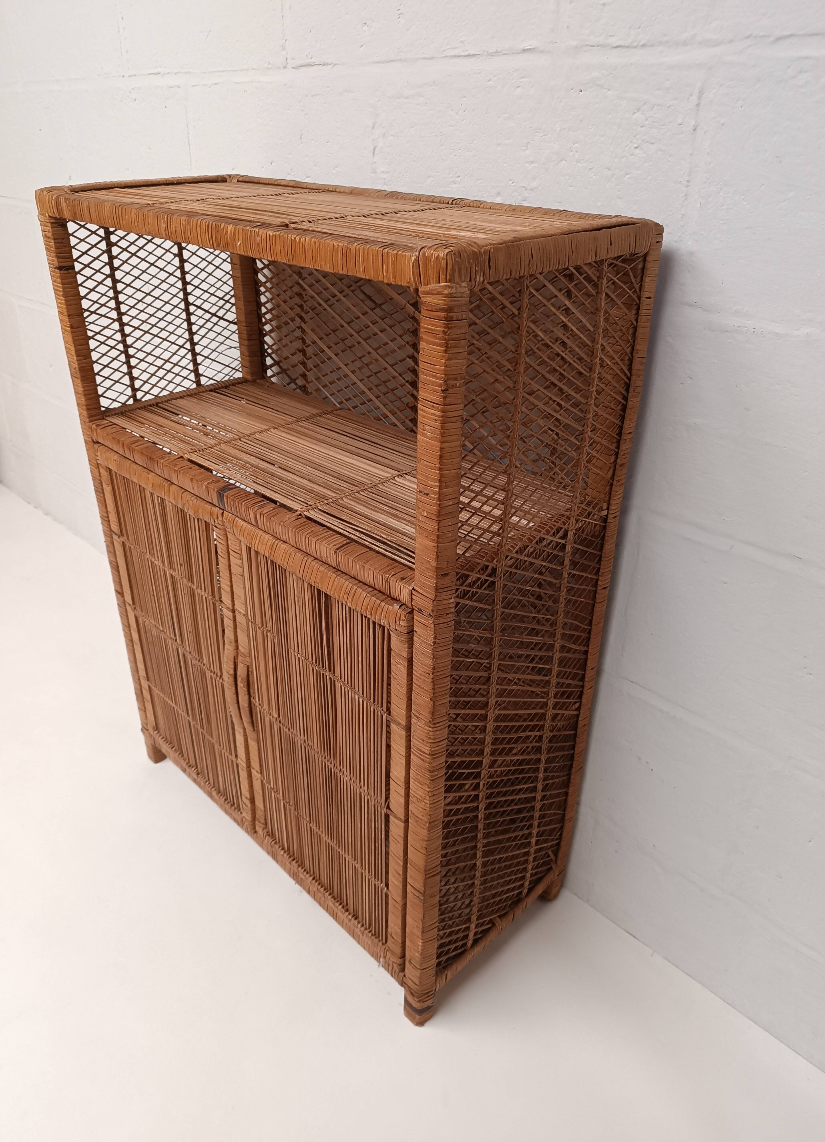 Buffet rotin vintage