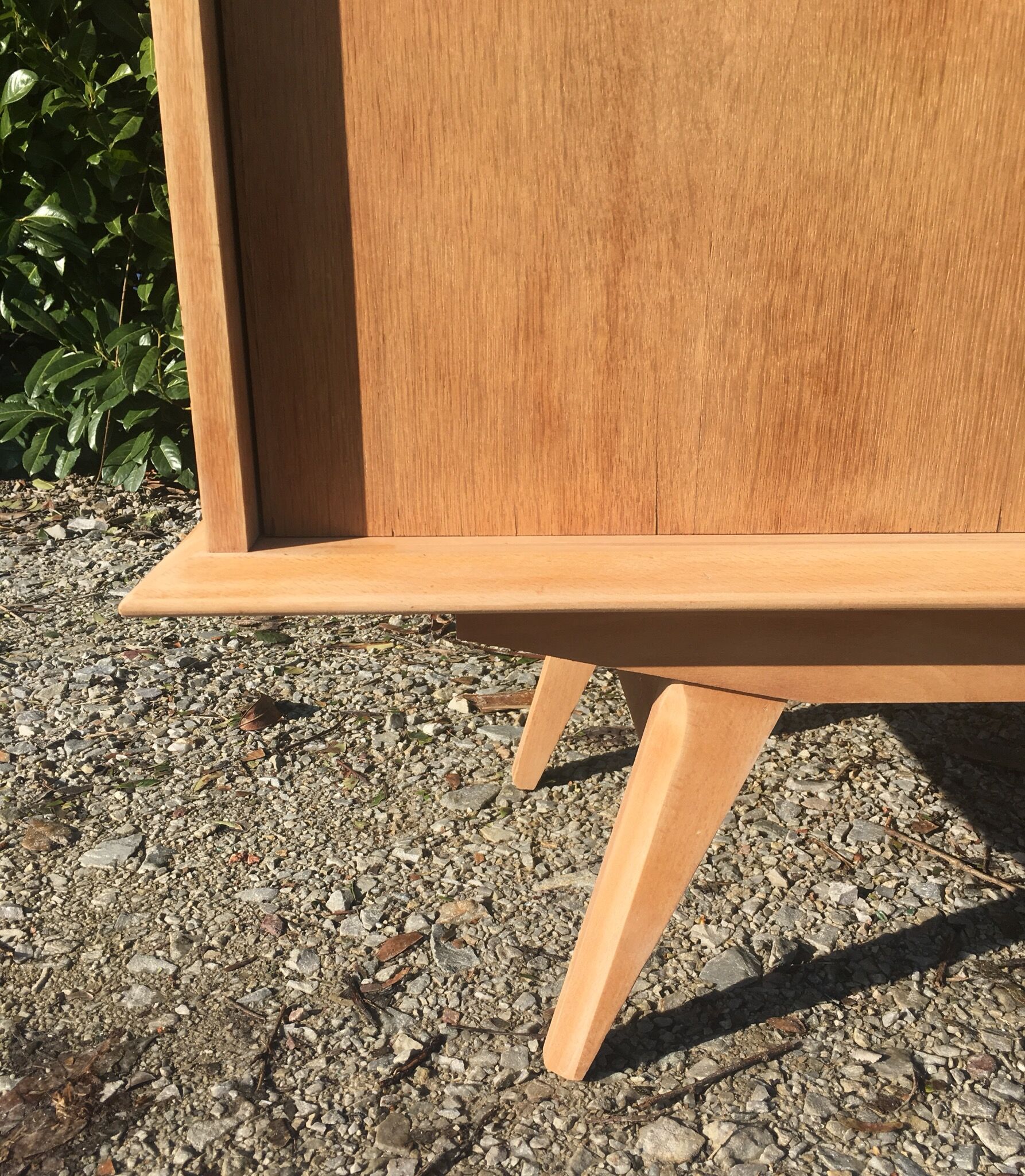 Enfilade pieds compas portes coulissantes