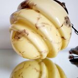 Lampe à suspension art déco en glaçure opaline, gemarmerd, messing, jaren 1930