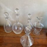 Lot 5 carafes en verre gravé