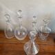 Lot 5 carafes en verre gravé