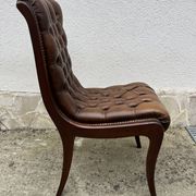 Chaise Chesterfield en cuir brun capitonné