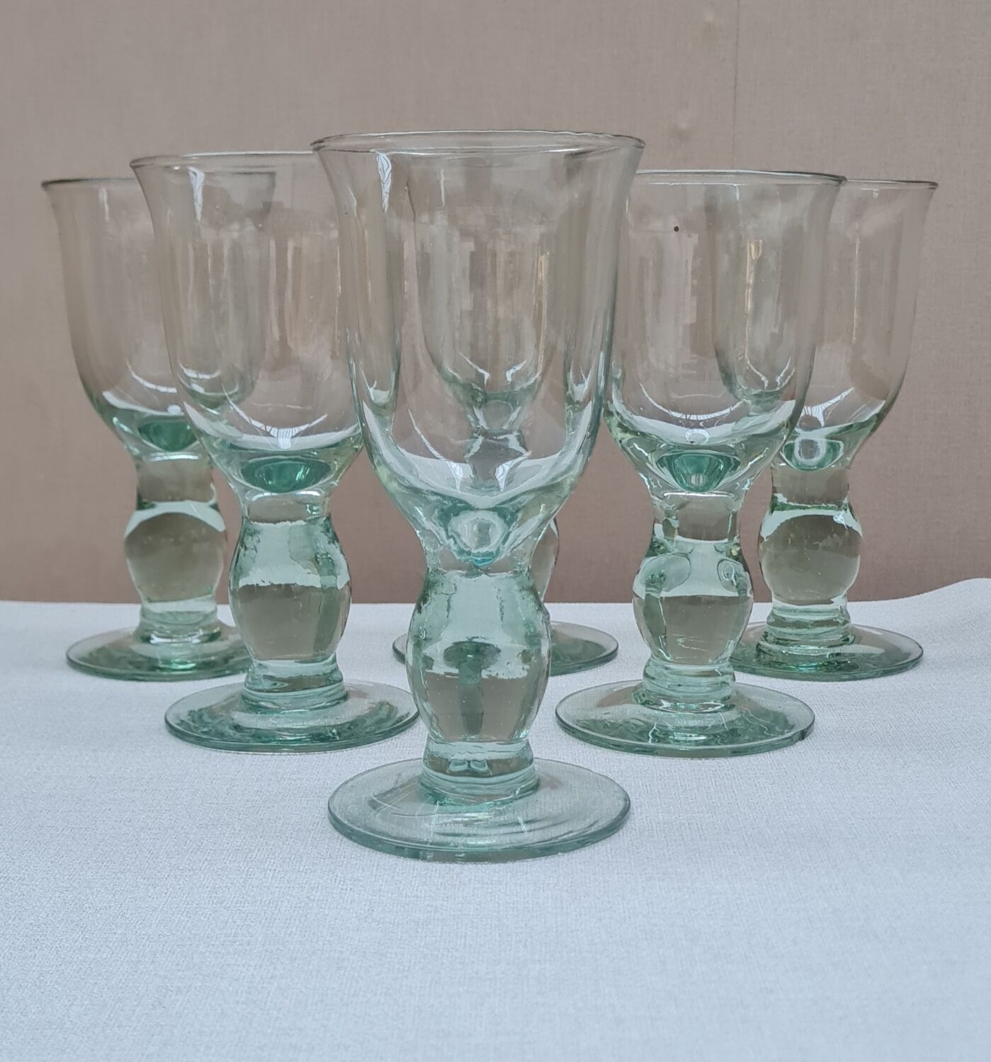 Service of 6 blown glass stemmed glasses