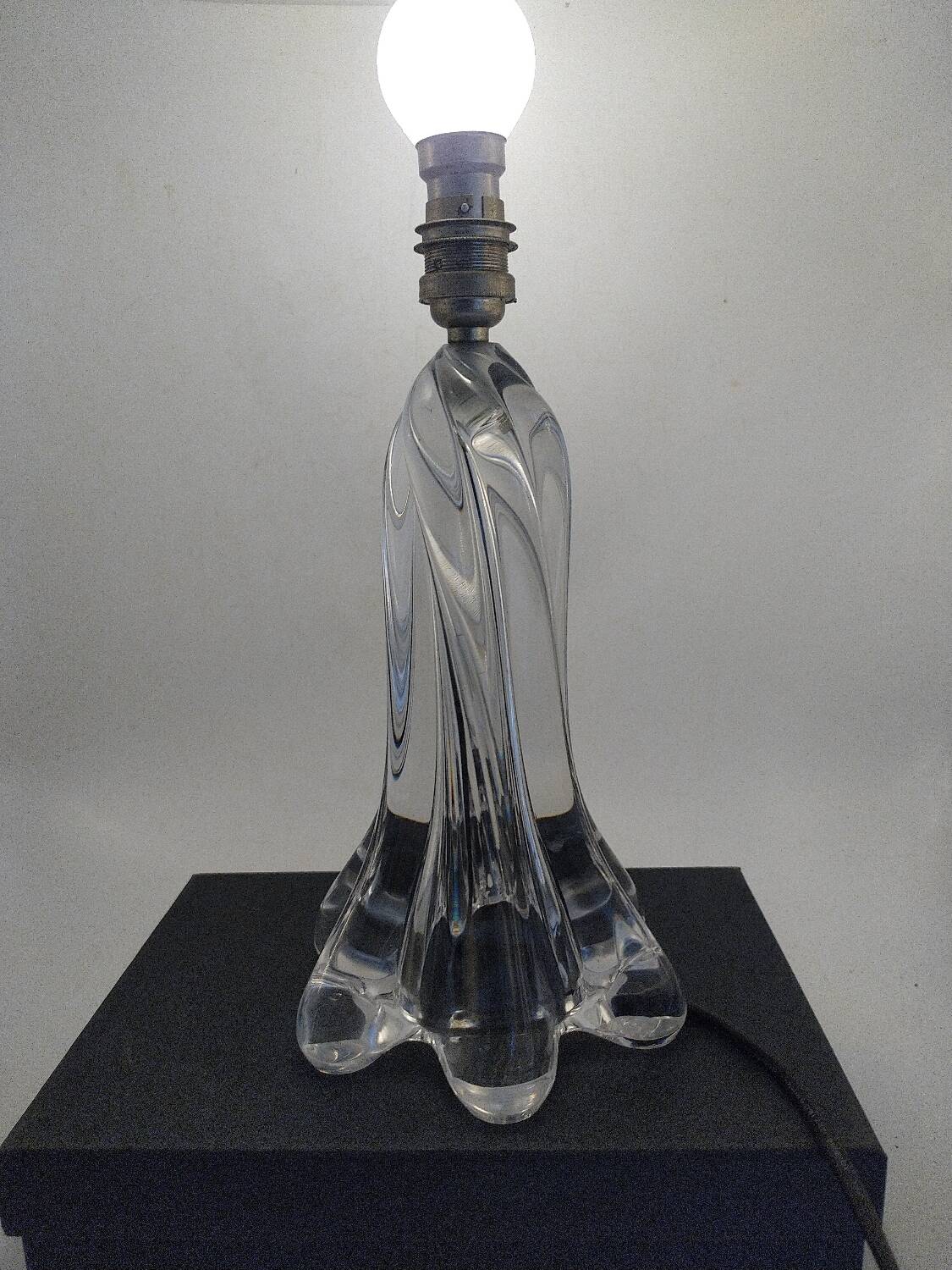 Lamp base in Vannes crystal.