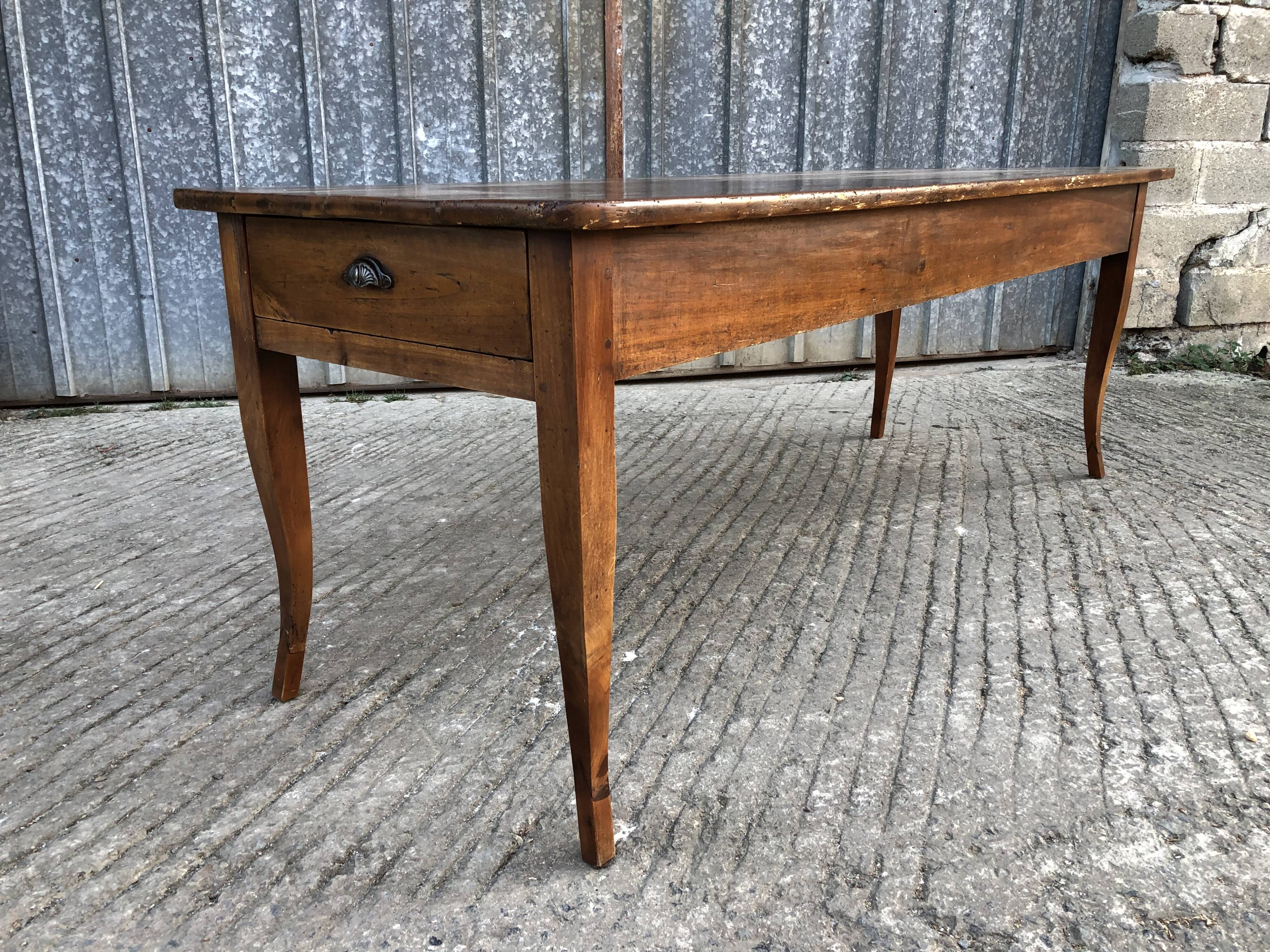 Table de ferme ancienne de style Louis XV avec 2 tiroirs