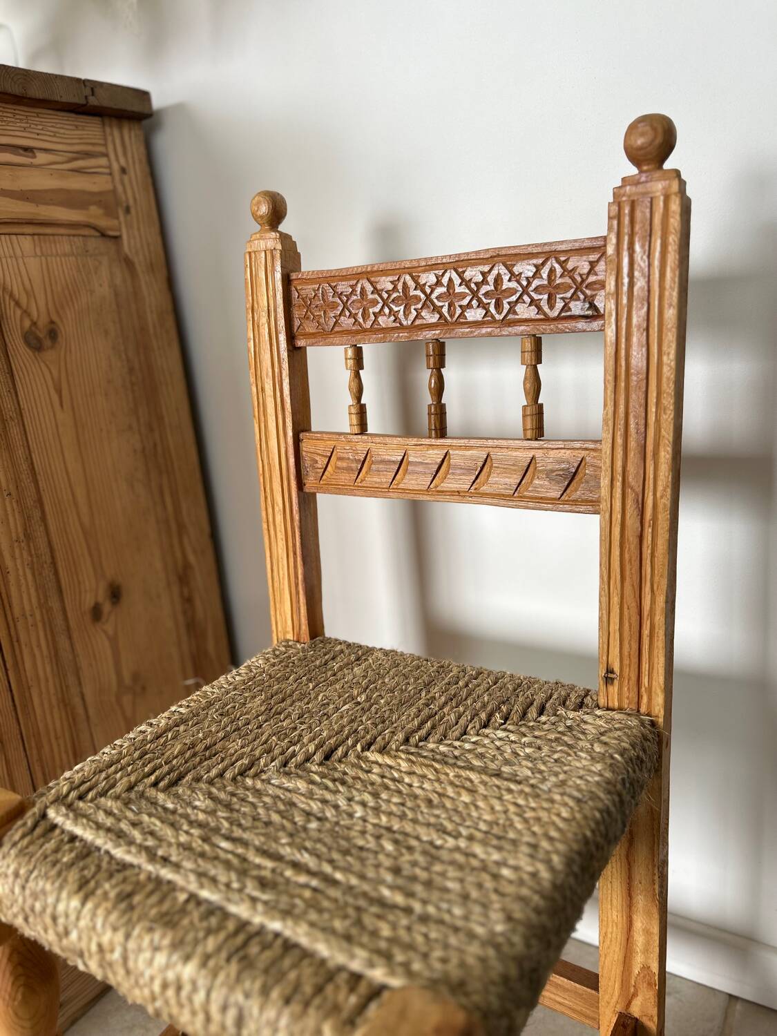 Chaise sculptée début XXe