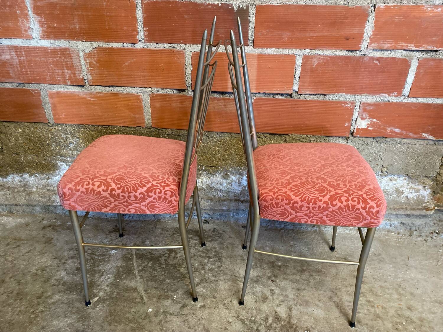 Pair of chairs with golden metal frame + baroque pink fabric seat