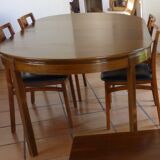 Table with 2 extensions and its chairs