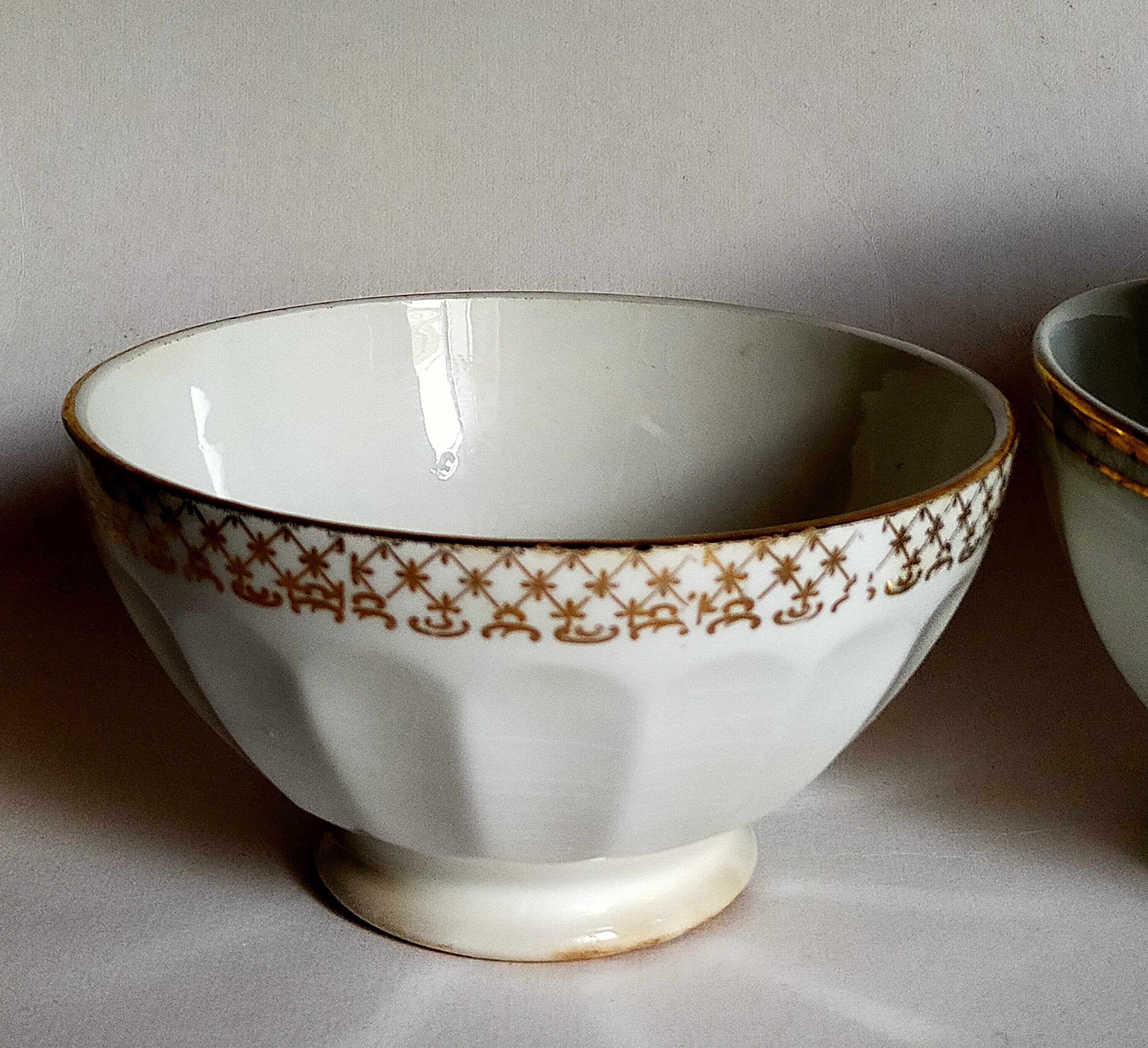 Five matching antique porcelain and earthenware bowls