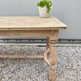 Extendable stripped farm table