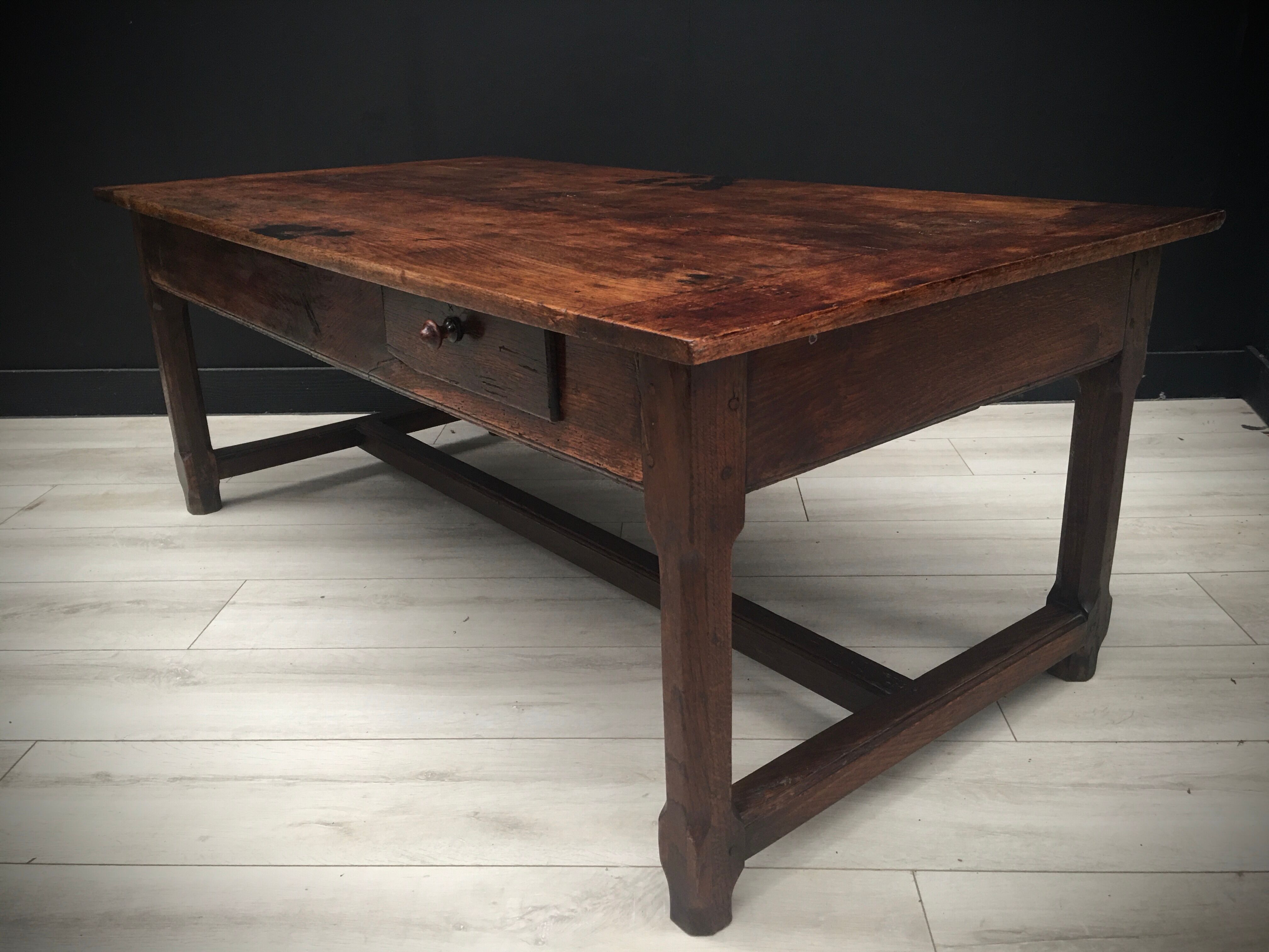 Table basse en bois, début XXème
