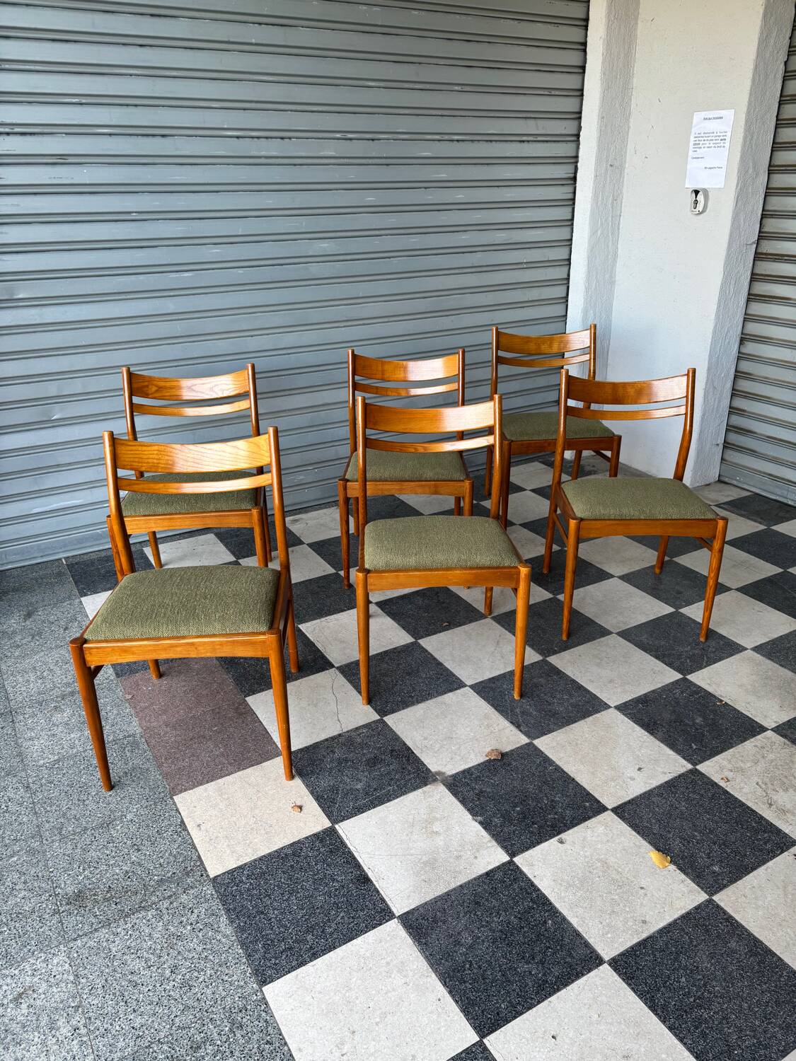 Set of 6 Scandinavian style chairs