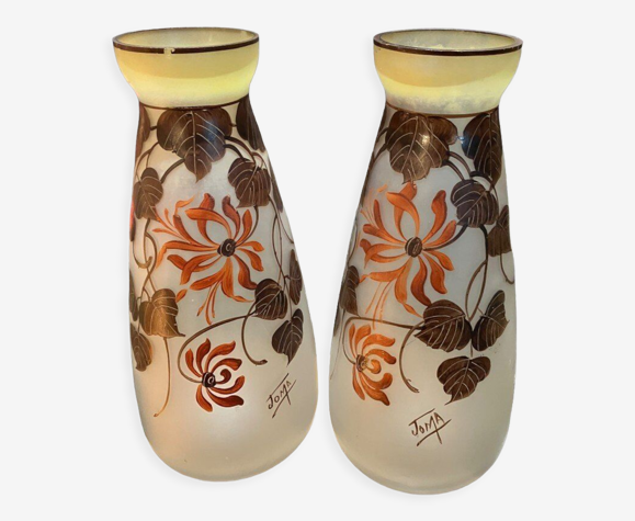 Paire de vases en pâte de verre peinte signés joma