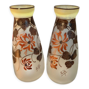 Paire de vases en pâte
