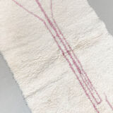 Moroccan Berber carpet beni ouarain ecru with pink pattern 166x102cm