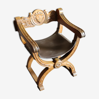 Fauteuil dit Dagobert en bois et cuir