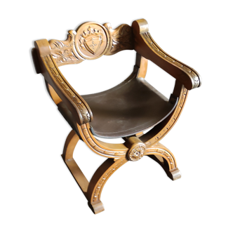 Fauteuil dit Dagobert en bois et cuir