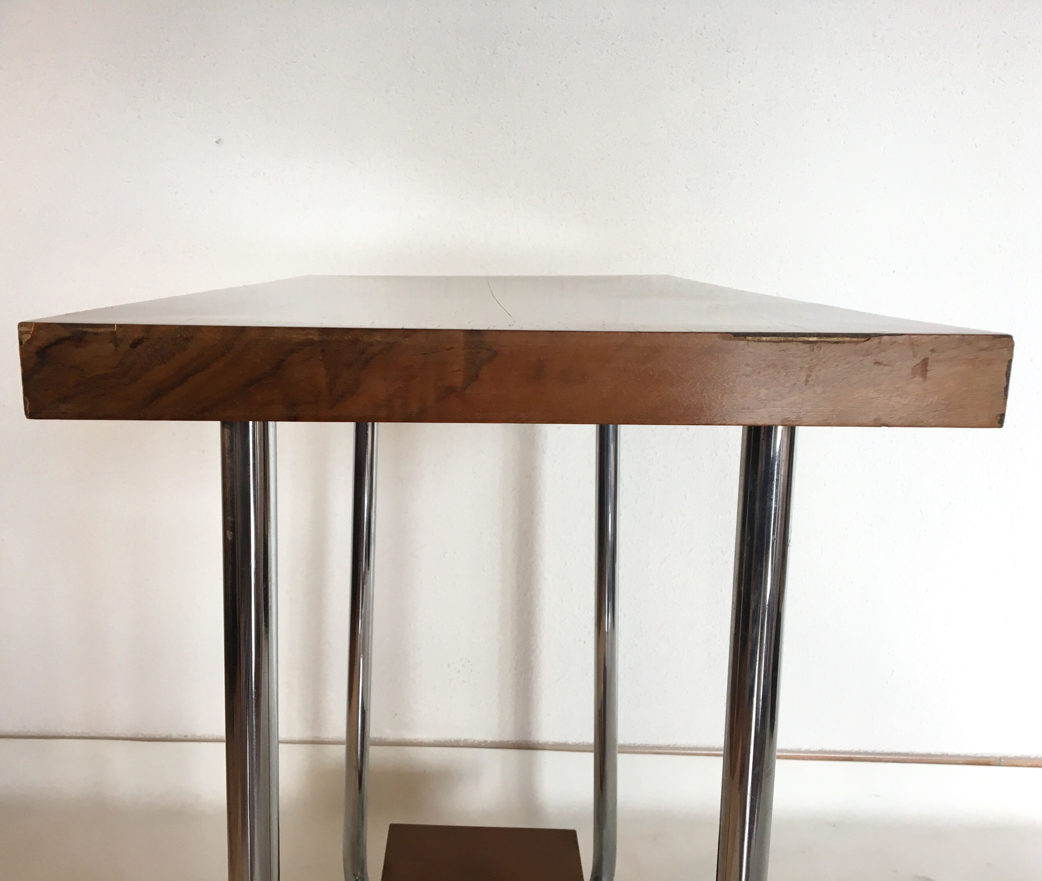 Table thirties style Bauhaus