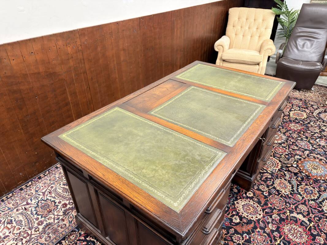 Bureau Chesterfield anglais antique