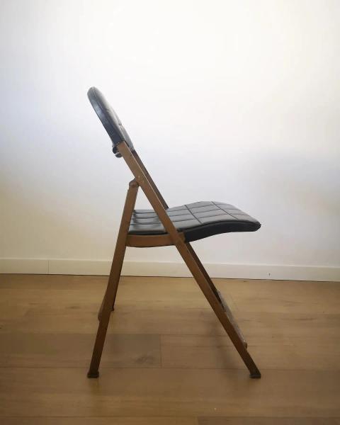 Pair of folding chairs 70