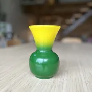 Small powdered glass vase with a yellow and green gradient from the 1950s (film "Le Grand Chemin")