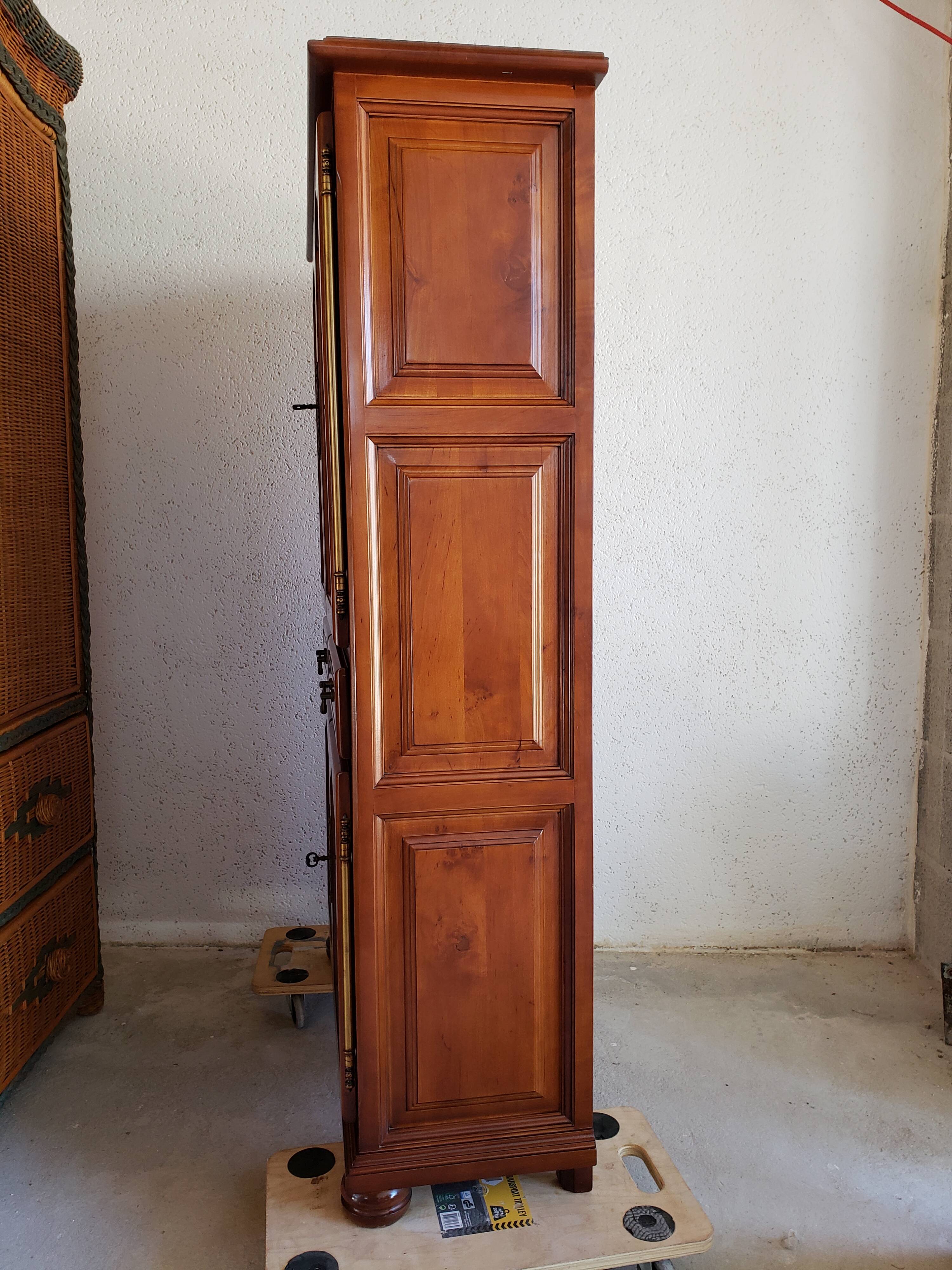 Display cabinet in alder